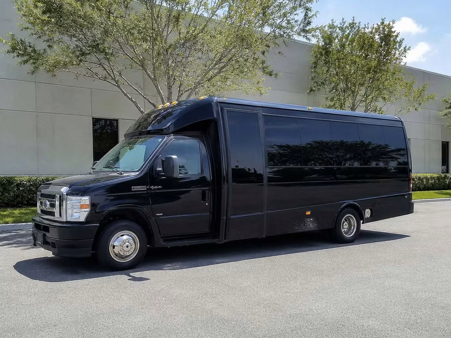 san juan capistrano 18 passenger minibus rental